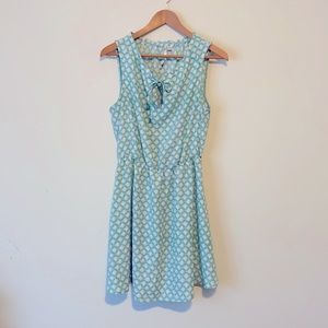 Light patterned dress size large
